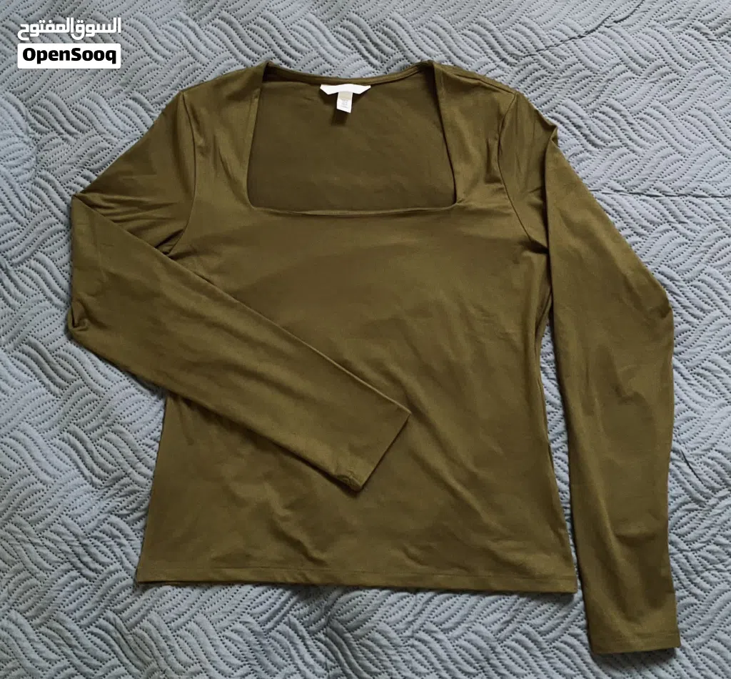 تصفية عاجلة- بلوزة H&M جديدة غير مستخدمة