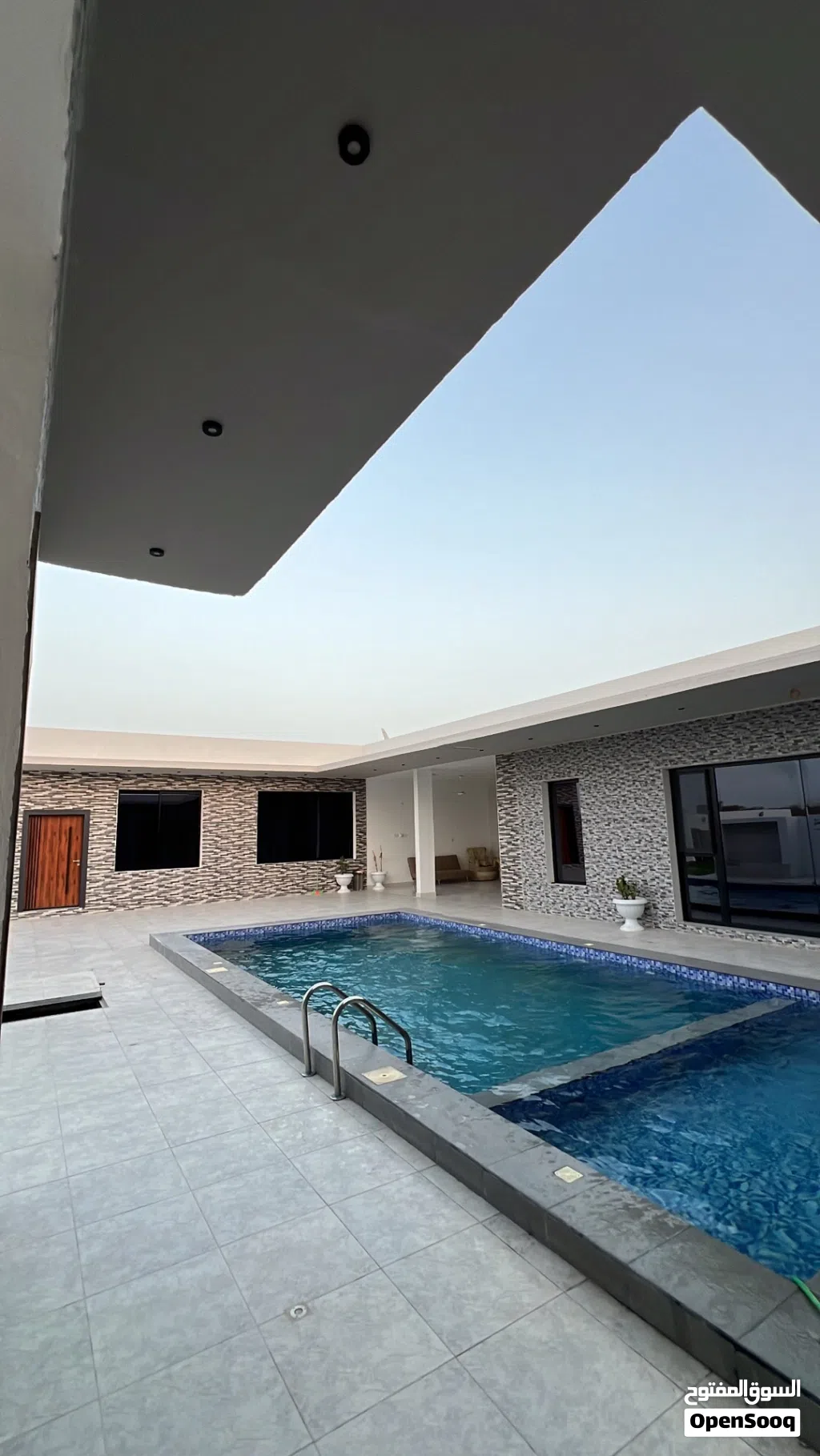 الاستراحه جاهزه وجديده وقبل عن تستاجر تعال شوف مكان