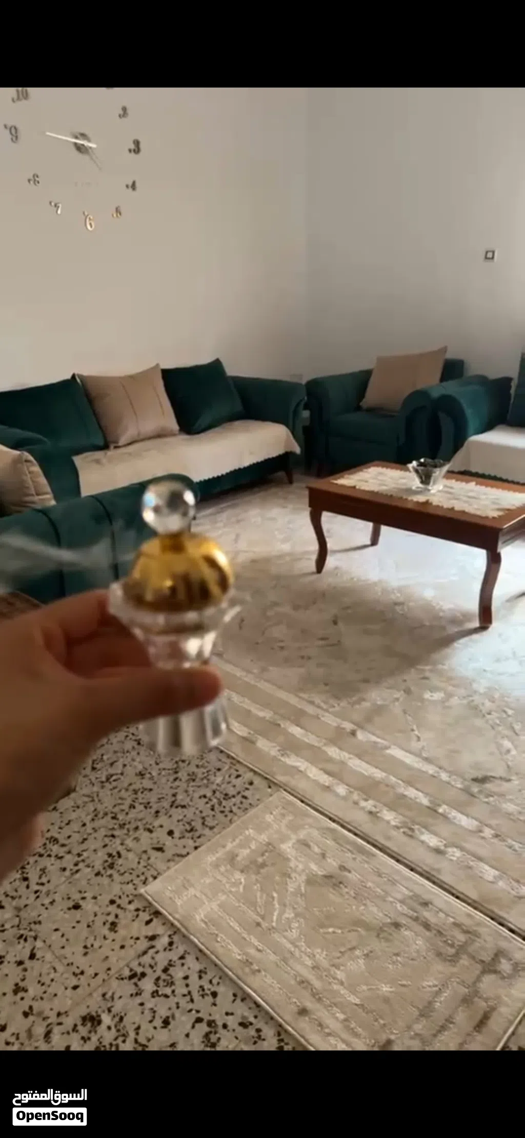 صالون مع الطاولة للبيع المنطقة سوق الجمعة يوجد فيديو