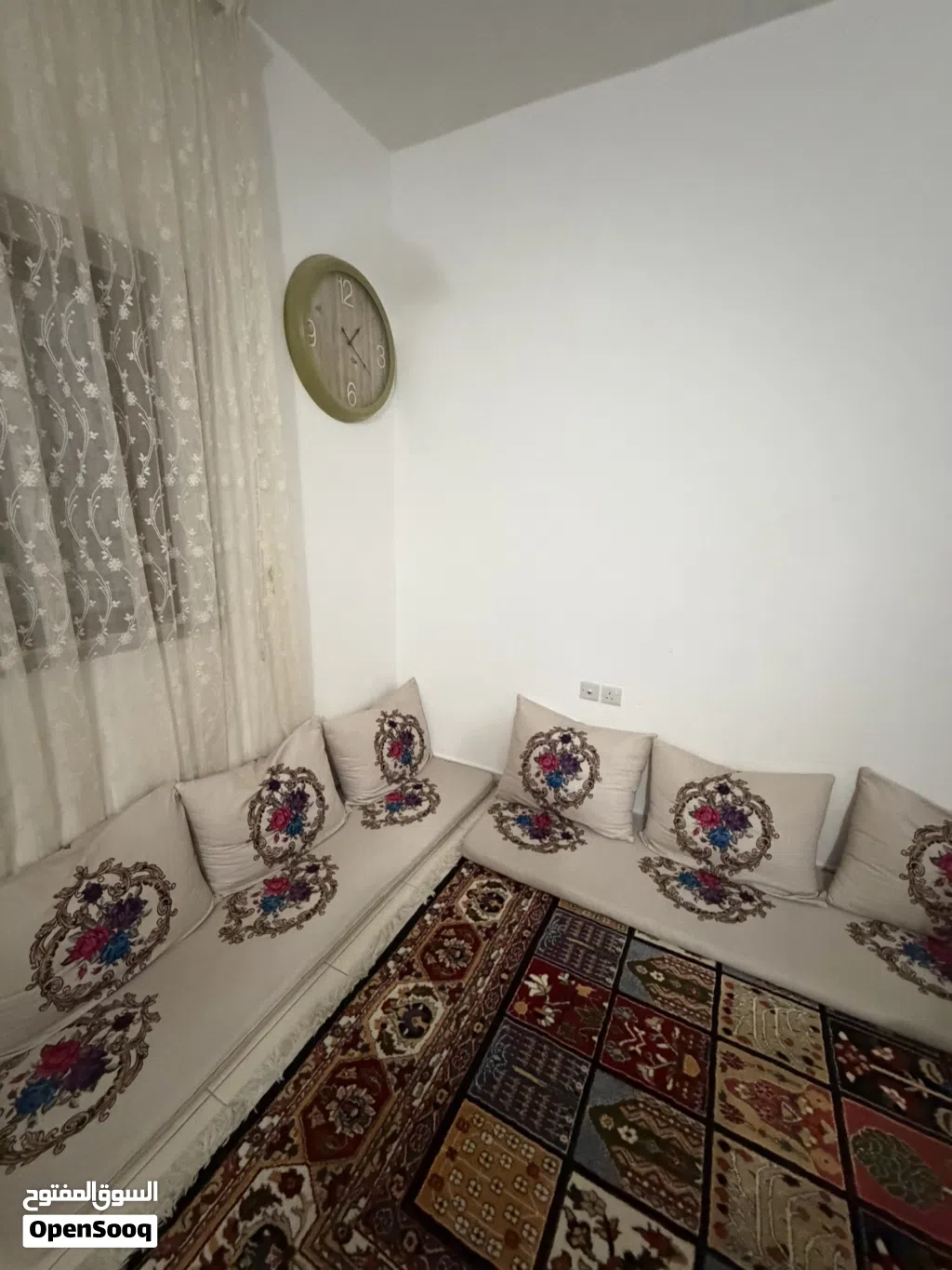 جلسة ارضيه تكية