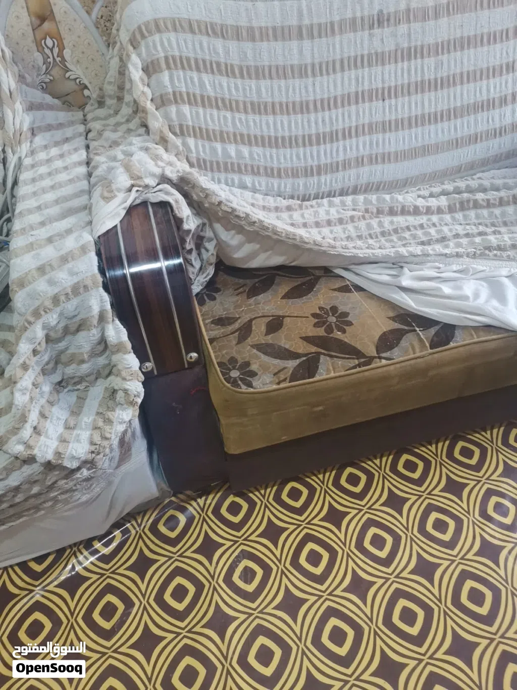 قنفات جدد انضاف هنا تلبيسه لبيع عددتلاثه اكبار وثنين كراسي