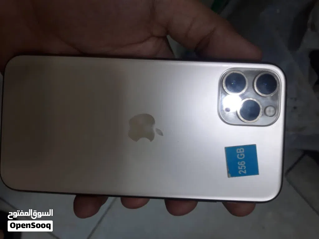 آيفون 11برو نظيف نظيف كل شي اصلي داكرته 256giga بصمة وجه ماتخدمش بس