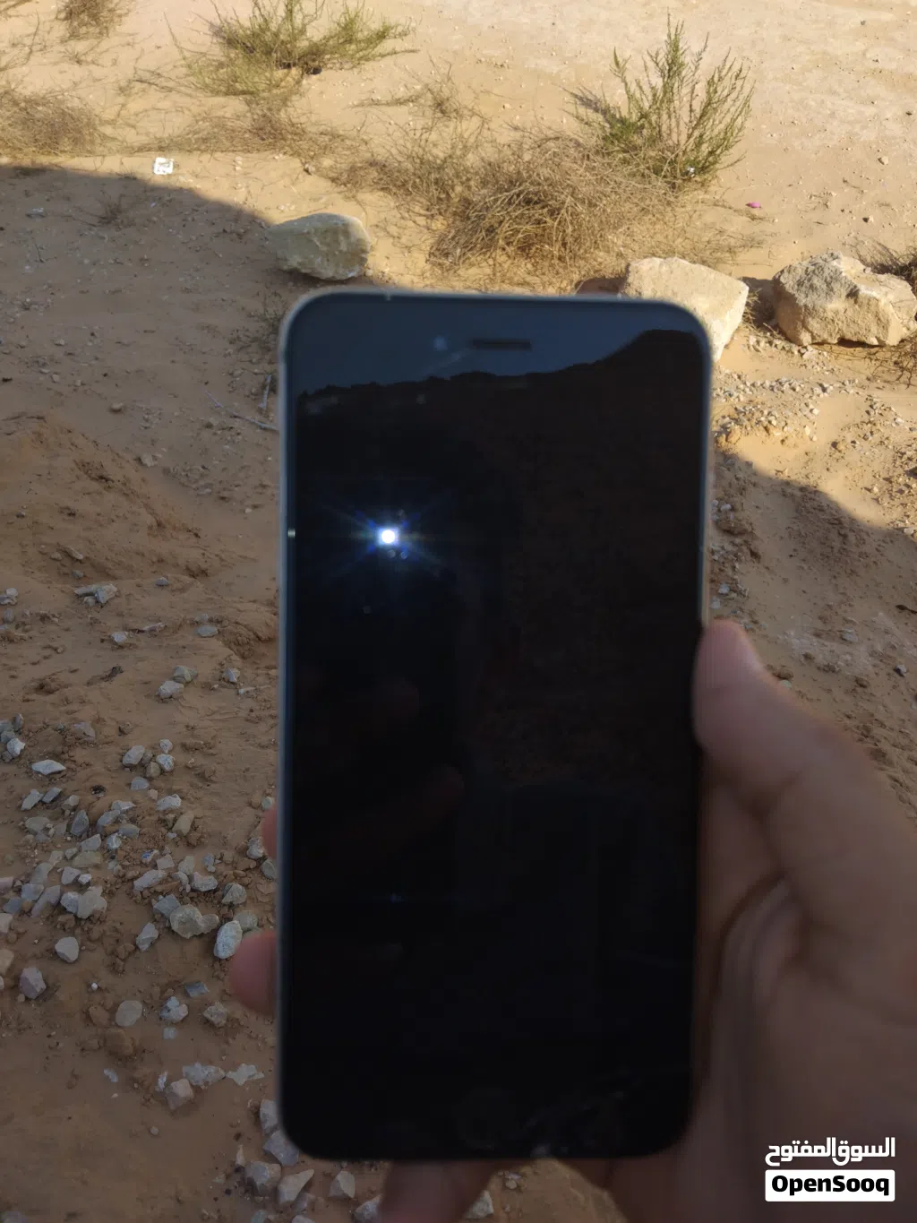 هاتف للبيع يبي شاشه فقط الشاشه بي 70 سعره 1200دينار المكان تاجوراء غوط الرمان