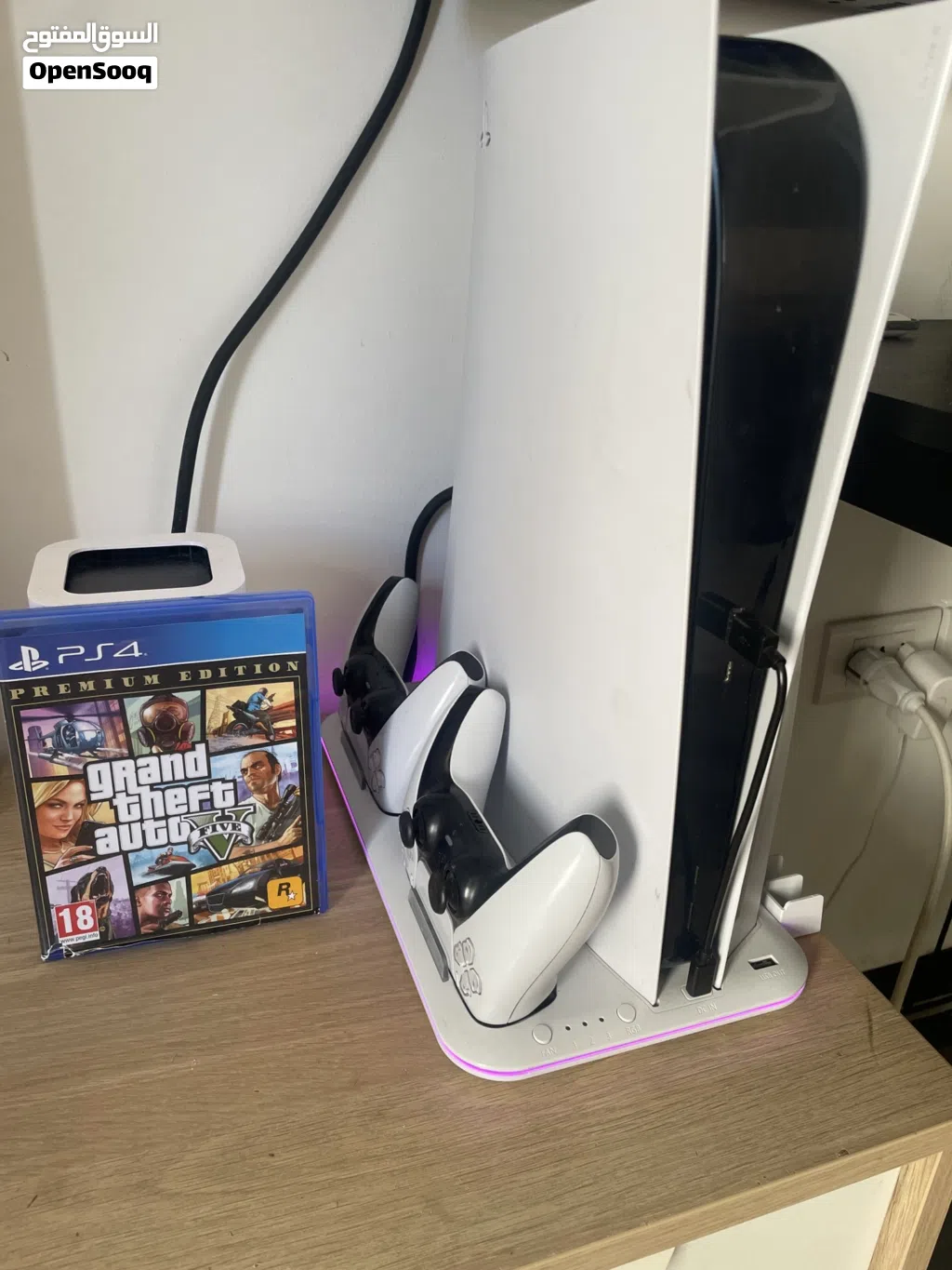 بلايستيشن فايف fat disk edition تأتي مع أيادي 2 و Rgb and cooling ps5 stand وCD GTAV