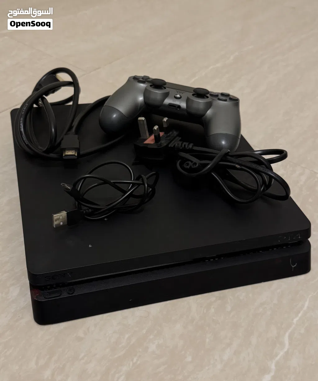 للبيع ps4 سليم مستعمل 500 غيغا