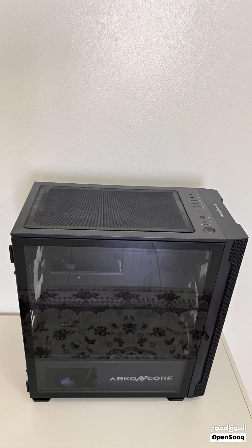 للبيع كيس من شركة ABKONCORE لون اسود مع 4 مراوح RGB مع كرتونه