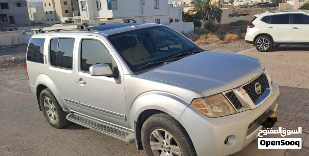 Nissan Pathfinder SV
