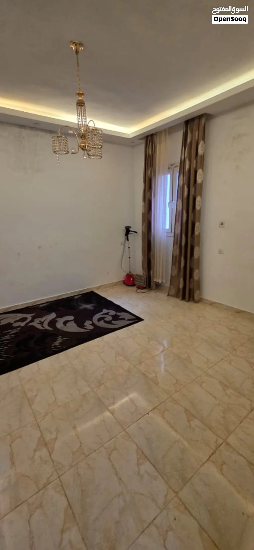 شقه غير مفرشه في حي السلام خلف شيل بوكر