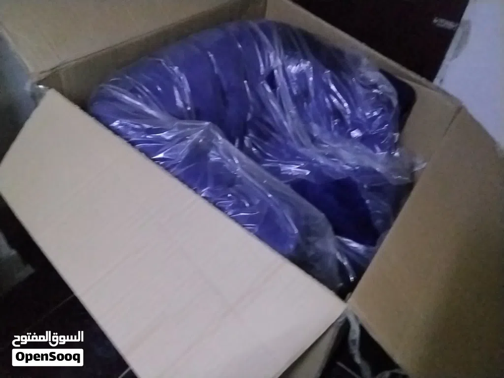 طقم ثمانيه اشخاص جديد غير مفتوح بالكرتون مغلف معه كشنات لون كحلي