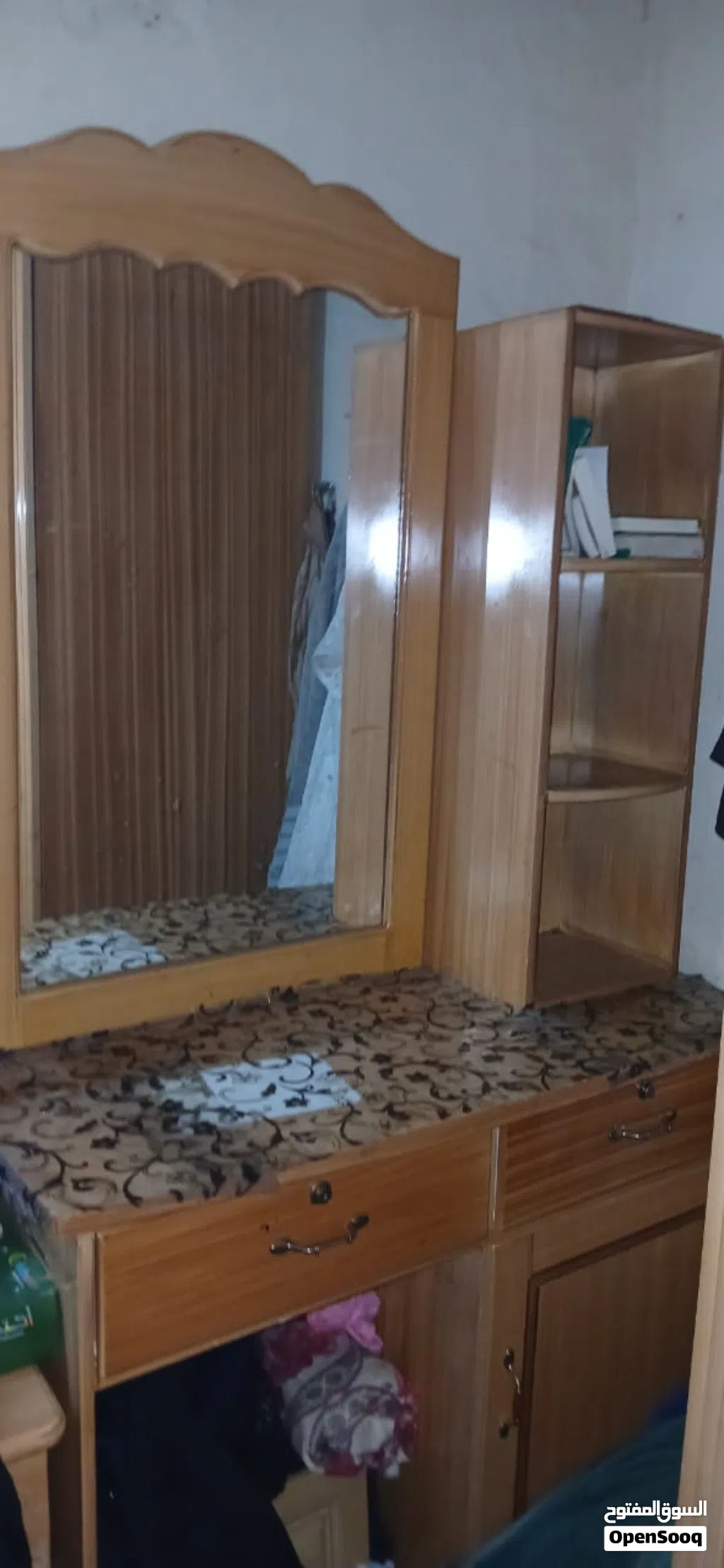 dressing table