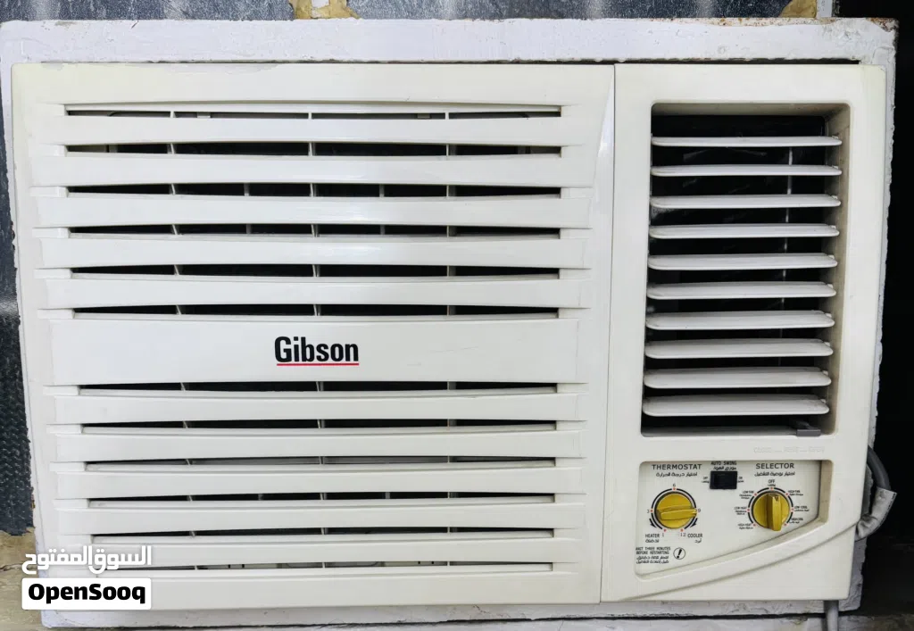 مكيف شباك "جيبسون" (Gibson) قوي وبحالة ممتازة فول نظافة حار بارد موسم واحد مستخدم