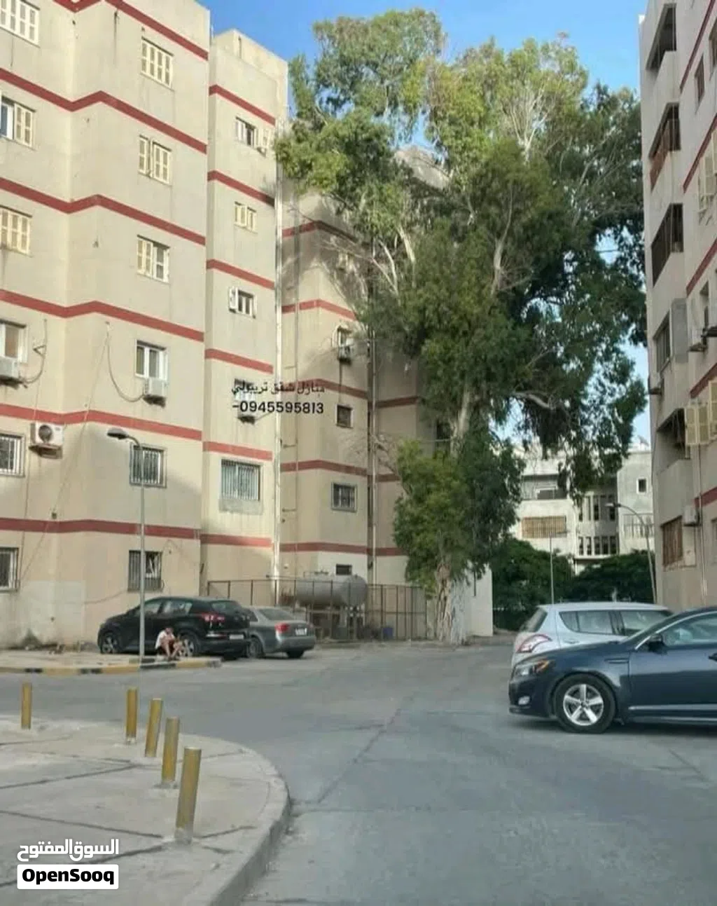 شقة بالدور الثاني بعمارات سوق الثلاثاء مؤثتة بالكامل حجم كبير للأيجار؟