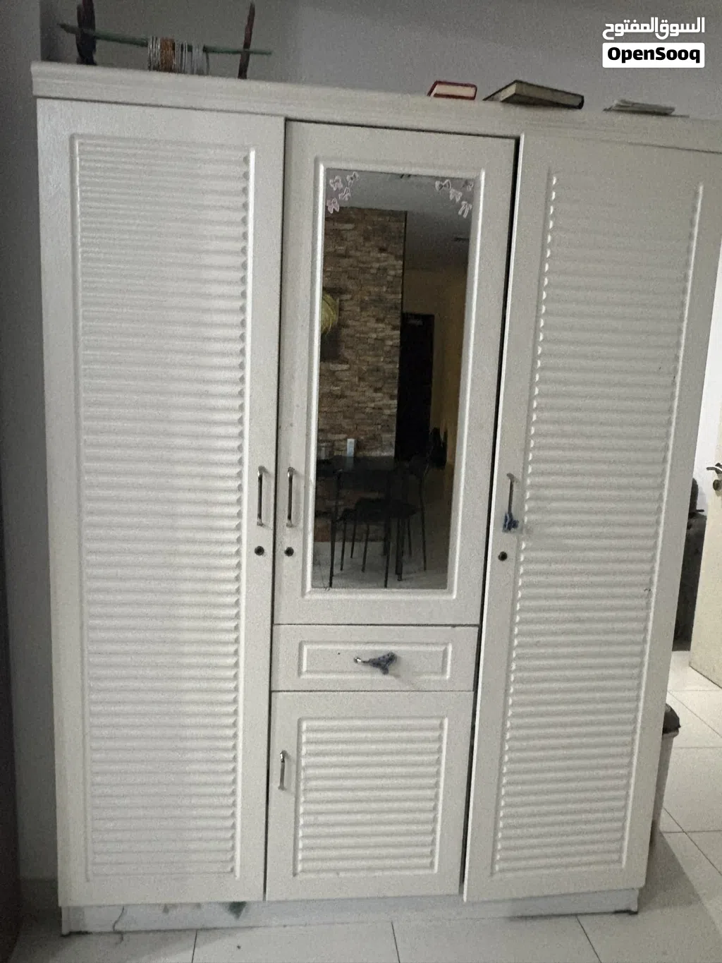 3 door cabinets