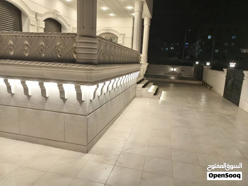 ڤيلا مستقلة فاخرة للبيع في الزرقاء الجديدة – جبل المغير مساحة كبيرة وتشطيب سوبر ديلوكس