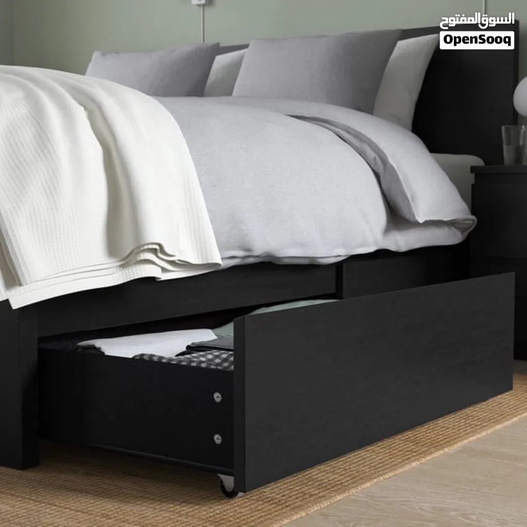 king size bad 2mx2m كينج سايز للبيع بحالة جيدة لون اسود 2م في 2م مع ادراج من جنبين