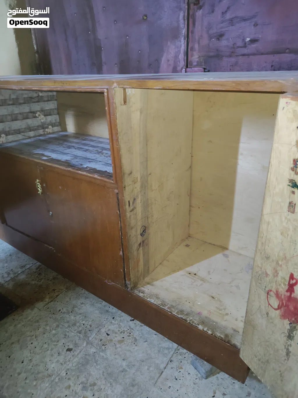 بوفيه ارتفاع متر و30 سم وعرض مترين تسگام