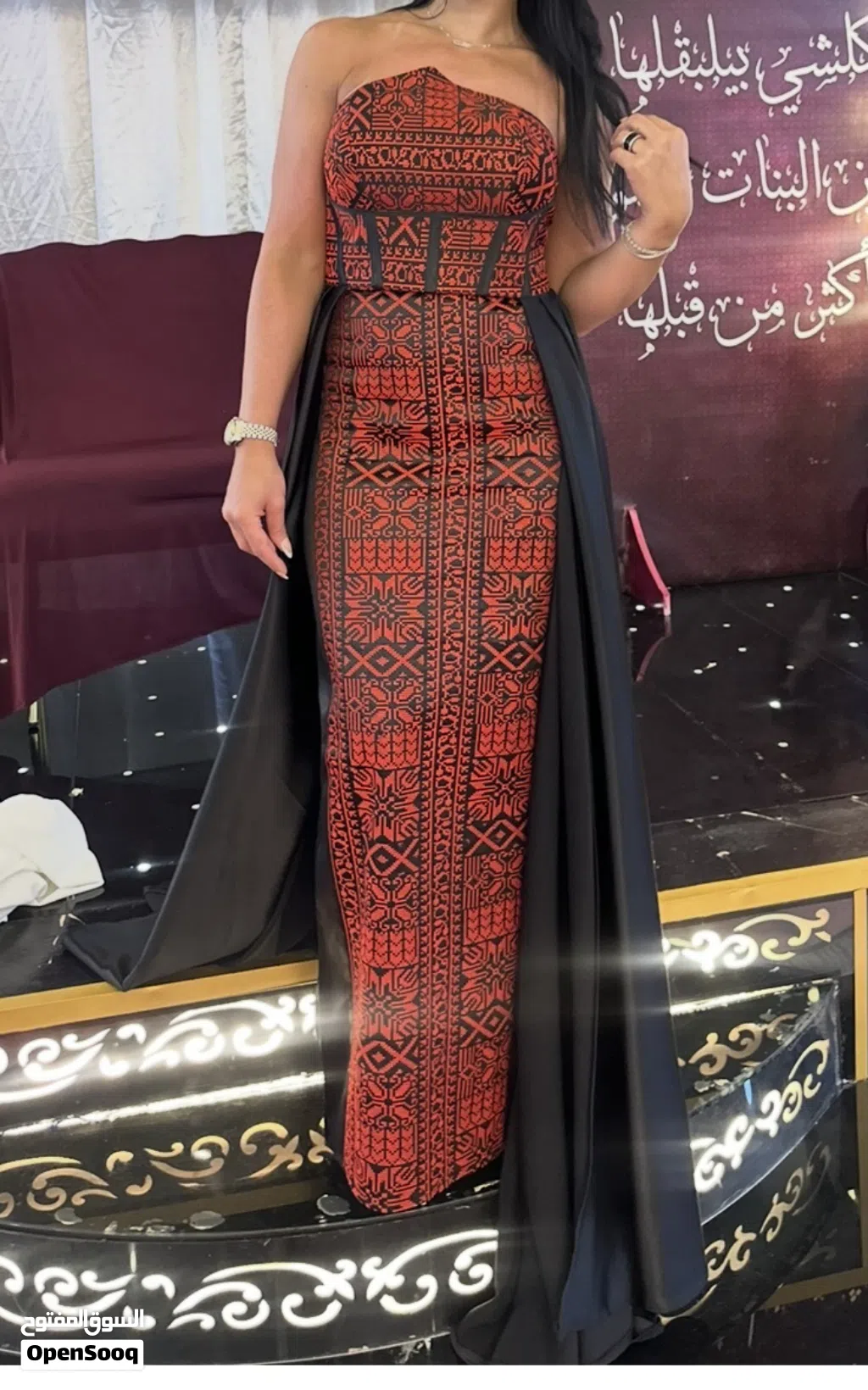 فساتين سهرات بحاله جديده استعمال لبسه واحده فقط مقاس S-M والفستان الاول من هارفي من الافنيوز للبيع