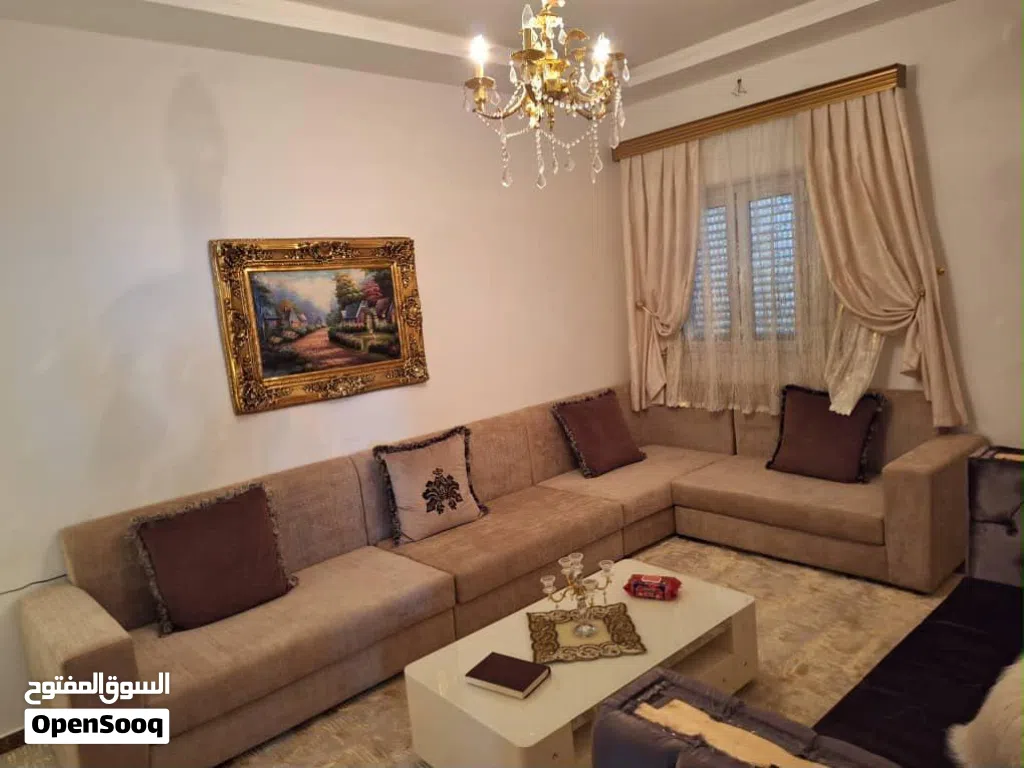فيلا سكنية للايجار بالاثاث دورين خليجي في النصب التذكاري شارع الملكية مول طريق عين زارة