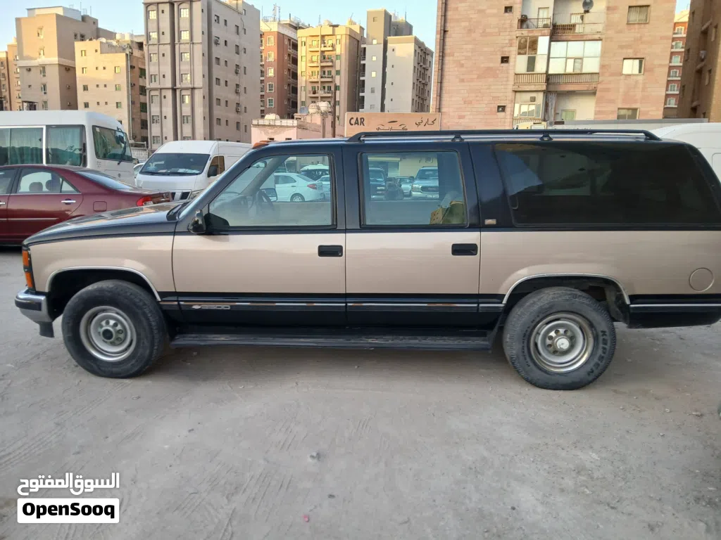 Chevrolet Suburban 1500 LT