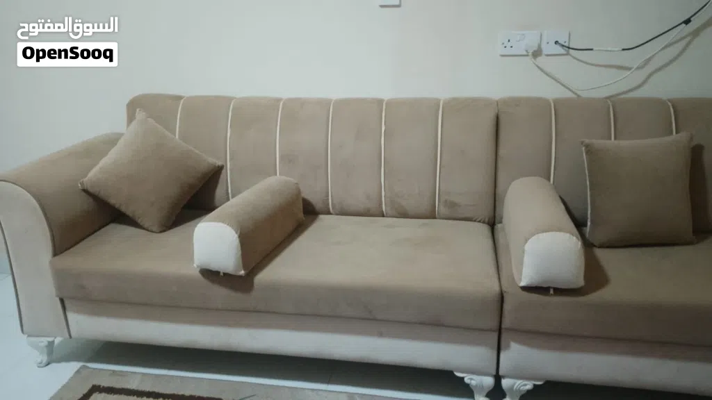 كراسي شبه جديده