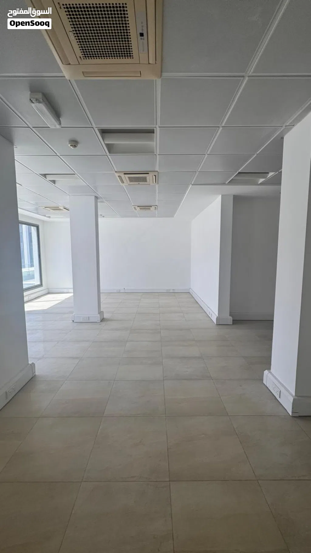 مكتب للايجار 66 م في شاطئ القرم مساحه مفتوحه/Office for rent, 66 sq meters, in Qurm Beach,open