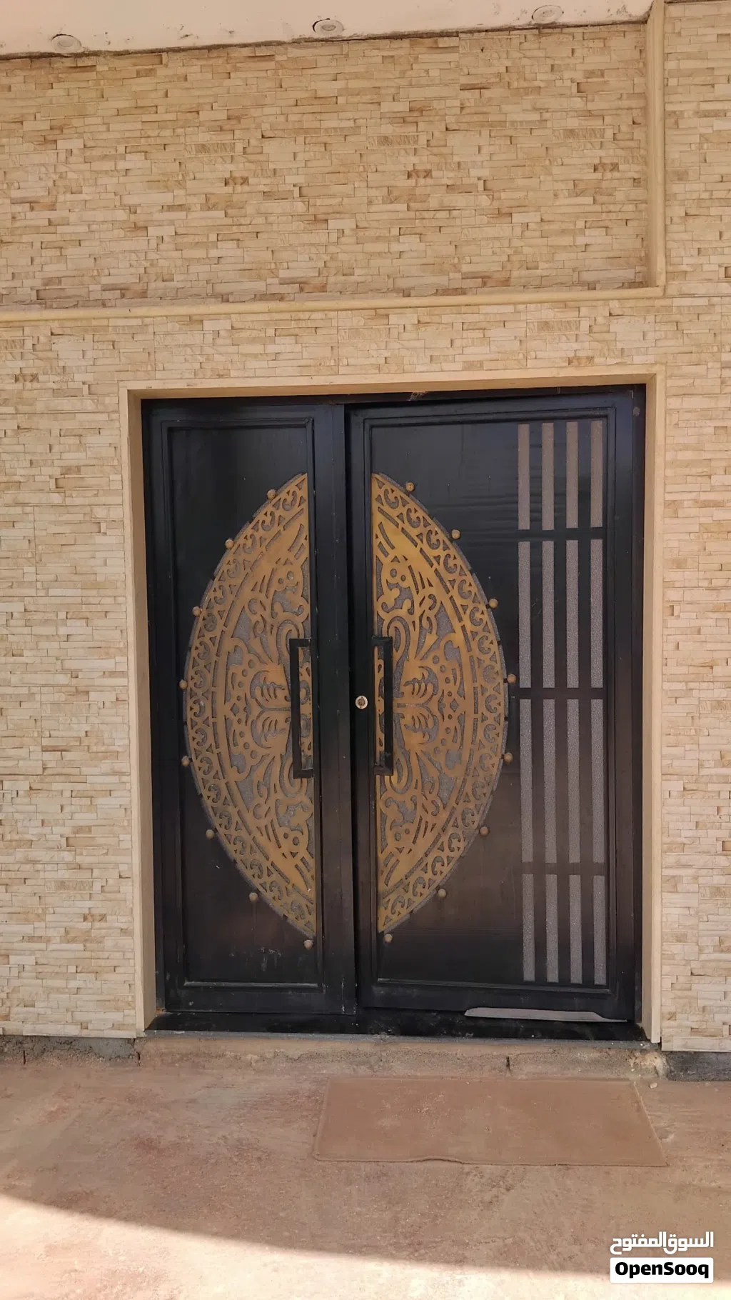 فيلا للبيع مساحة الأرض 1300 بقرب من طريق المطار مدخل حي قطر