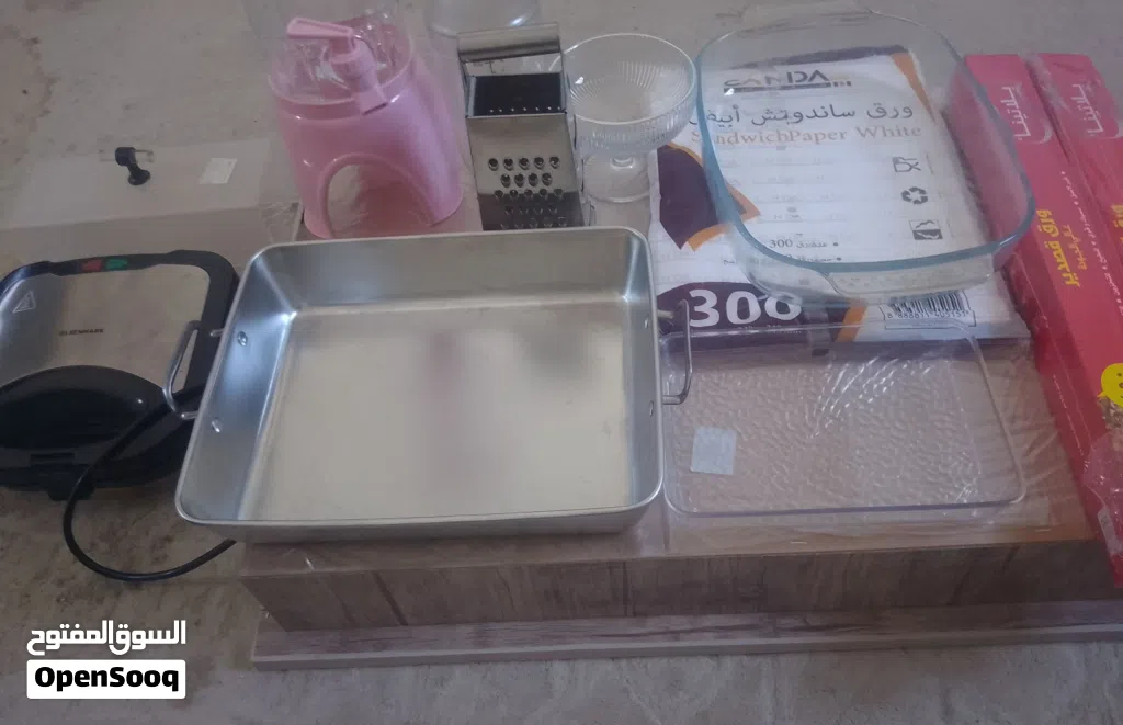 شنط مدرسة واغراض مطبخ