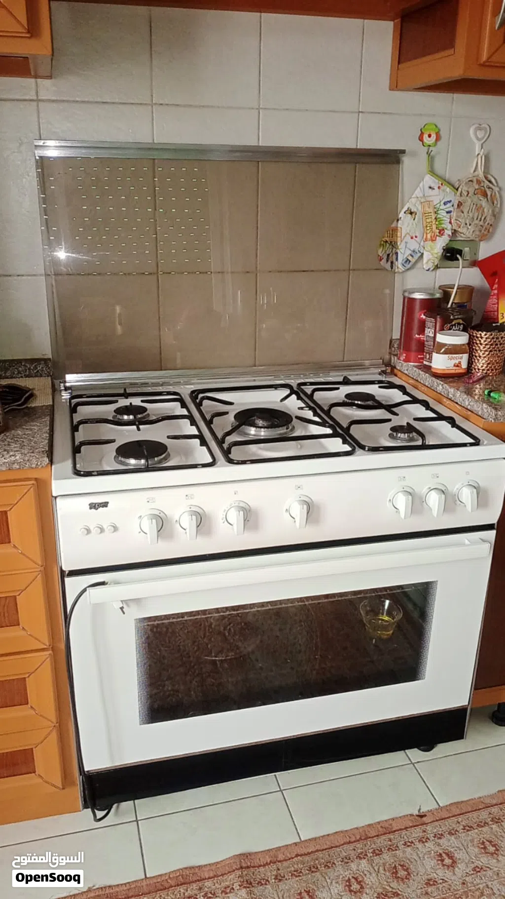 غاز ابيض خمس عيون نوعيته بحالة الجديد للبيع