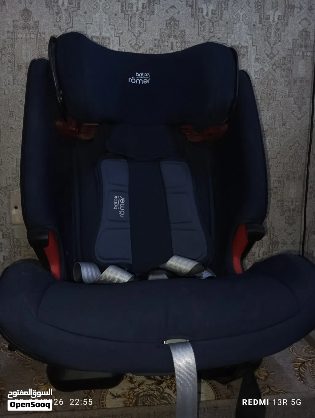 للبيع كرسي سيارة أطفال من شركة Britax Römer ماركة معروفة بالجودة والأمان بحالة ممتازة جدًا