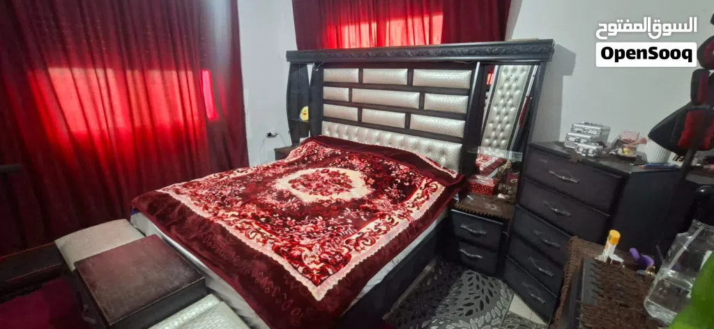 غرفة نوم بحالة جيدة