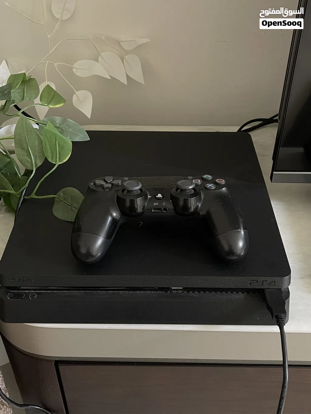 التفاصيل بالوصف PS4 سلم نظيف لوك