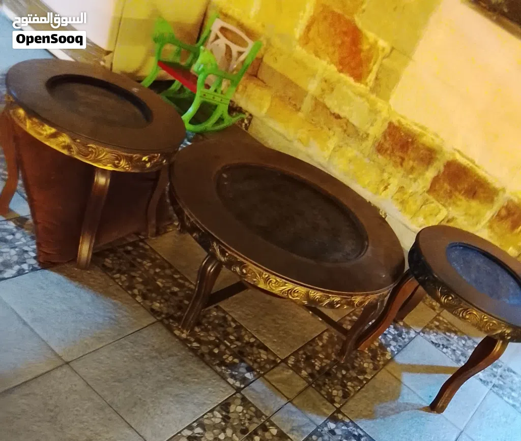 طقم طربيزات أنتيكا أرابيسك بحاله جيده 3 قطع بحاله جيده للبيع بسعر مغري