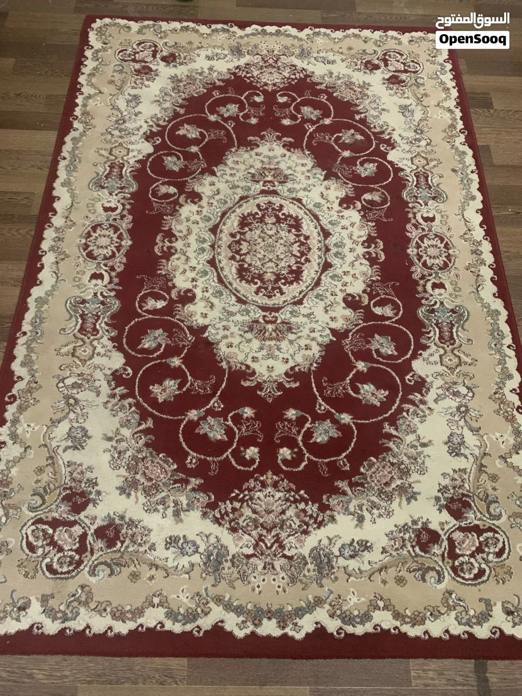 سجاد لون خمري