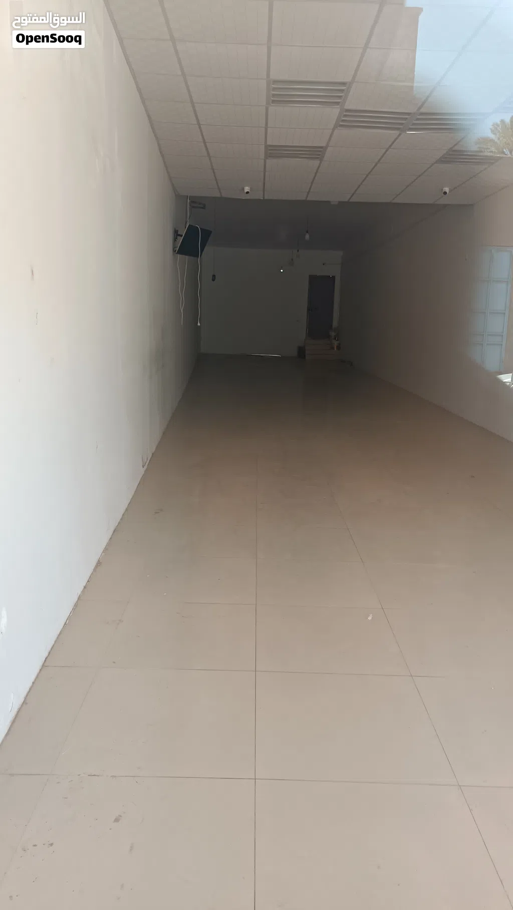 لدينا محل الايجار مساحته مية ميتر ع طريق الرئيسي مباشرة مكان الحشان ومابين كوبري زناته موقع ممتاز