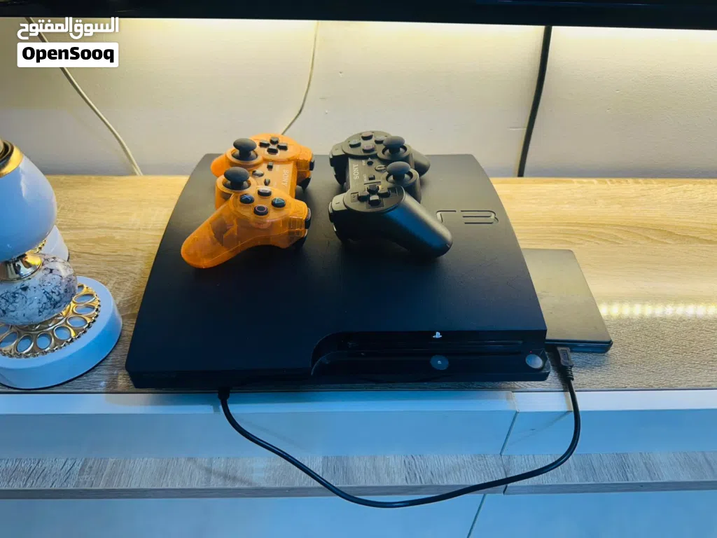 لسلام عليكم Ps3 للبيع الجهاز كلش نظيف ويجي ويا يدات 2 وهارد خارجي بي60 لعبة السعر 150 الف سلم