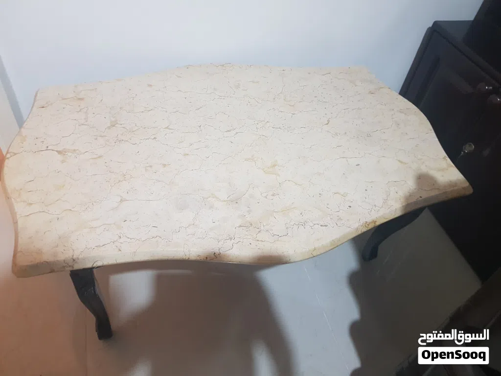 طاولة وسط وطربيزاتها