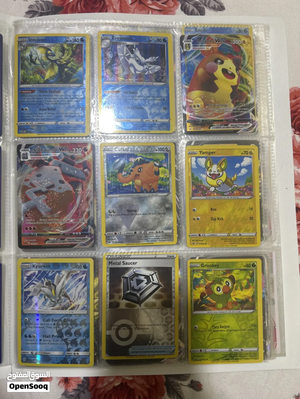 Pokémon and football cards for collection.LIMITED piece