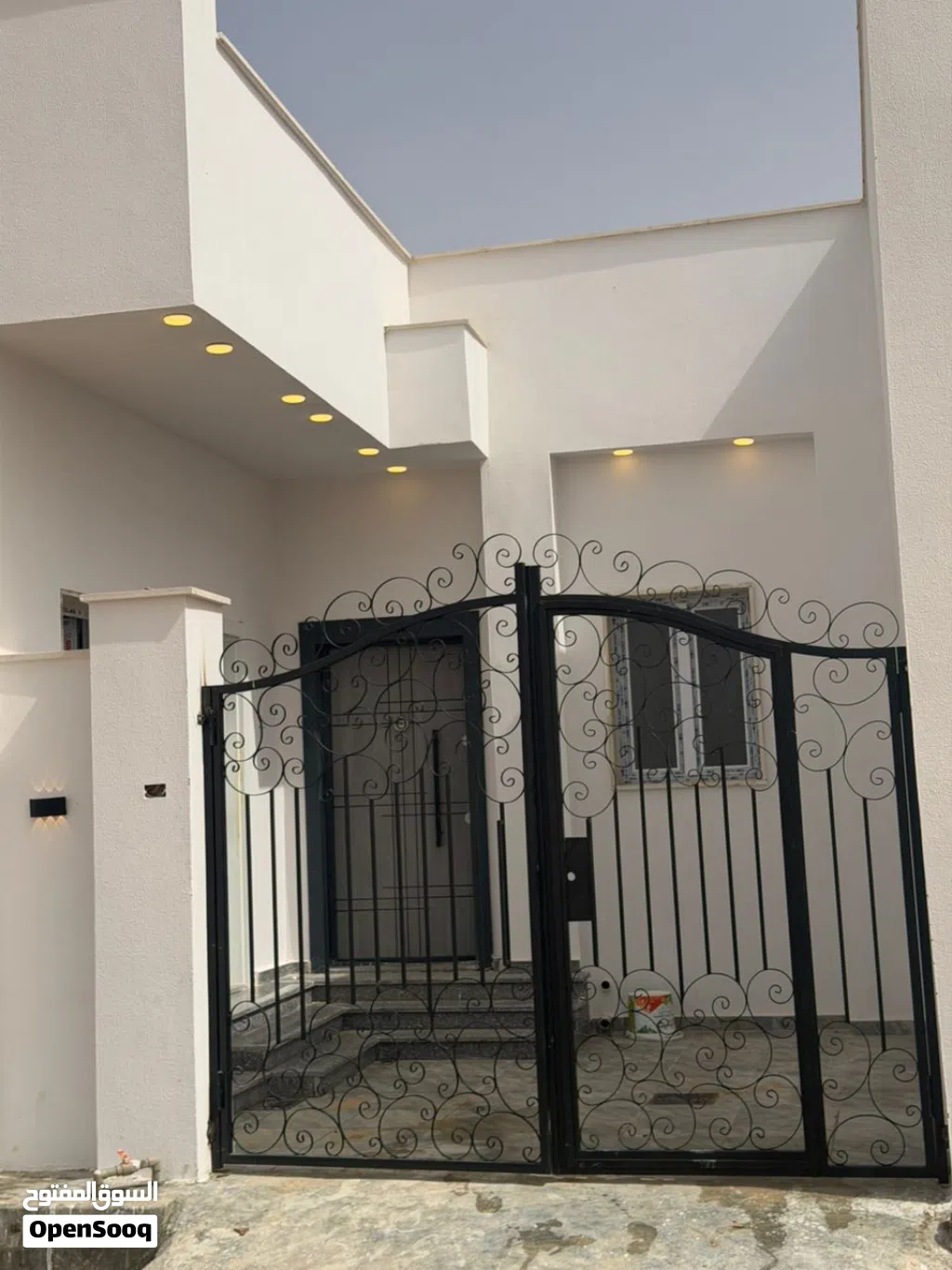 منزل بناء حديت جنب الاستراحة الحمراء