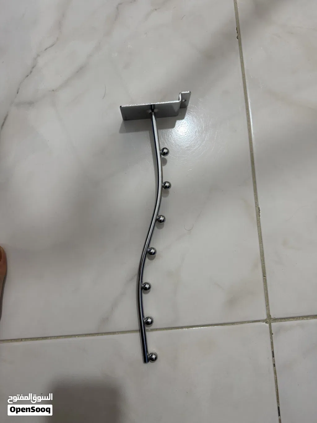 ادوات محل البسه