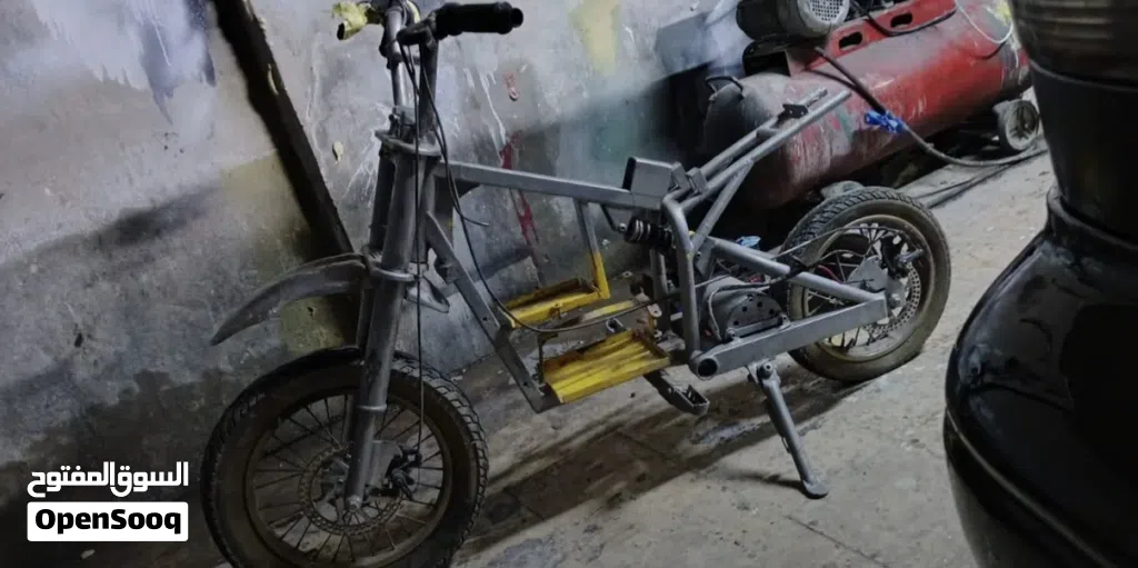 مطلوب شصي دراجة razor بسعر وحالة كويسة