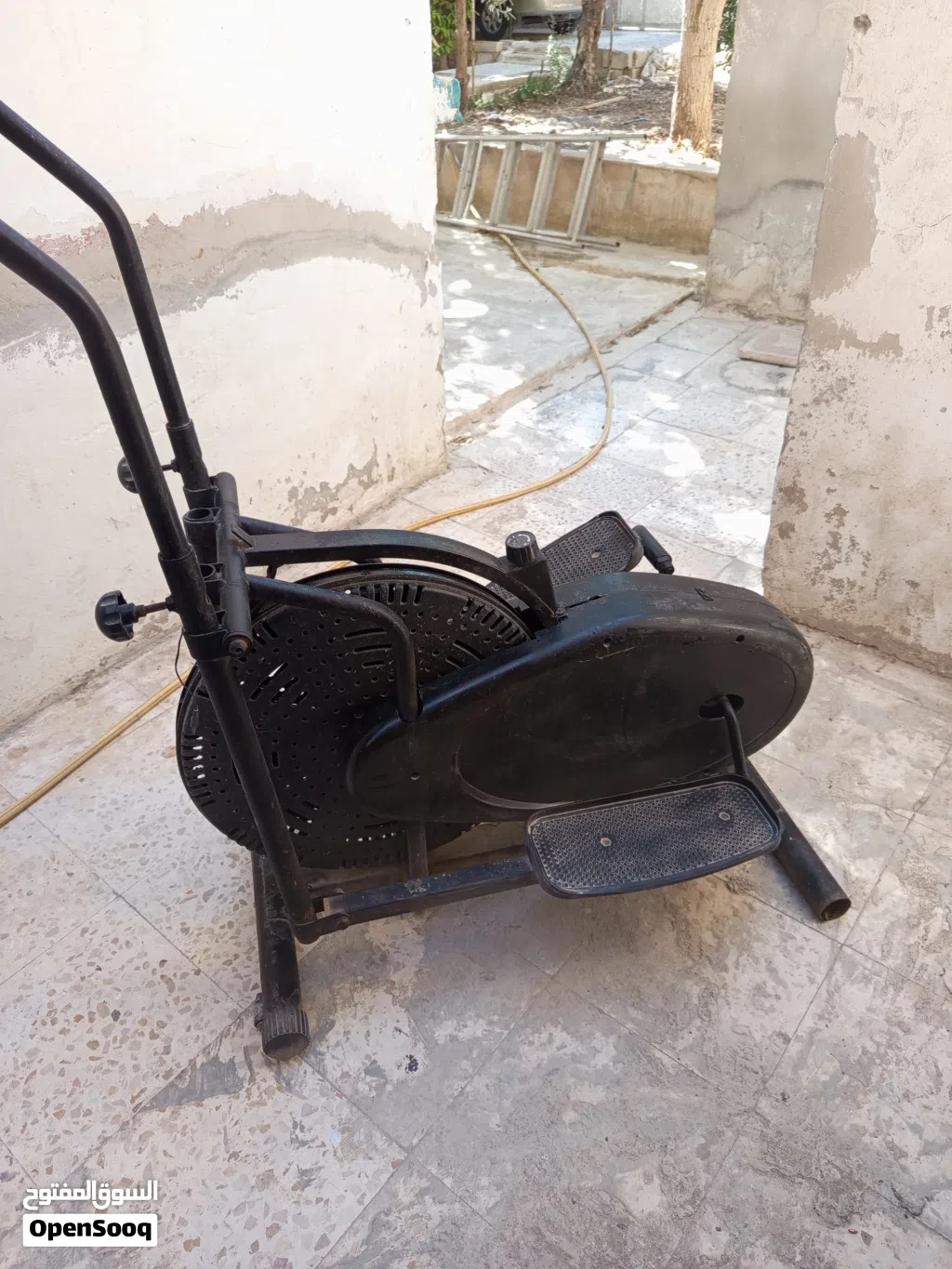 دراجة رياضية بعجلة واحدة