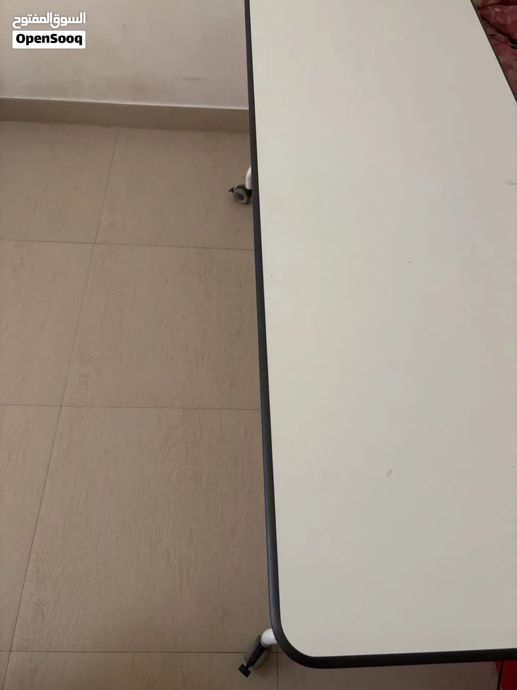 طاوله طويله جميله للبيع