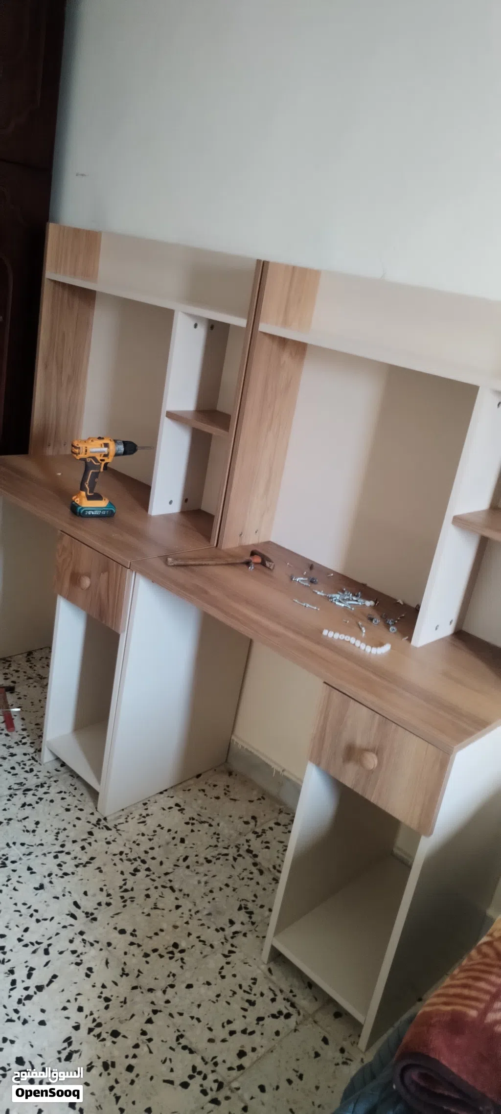 فني تركيب وصيانة الاثاث ونقل بجميع انواعه