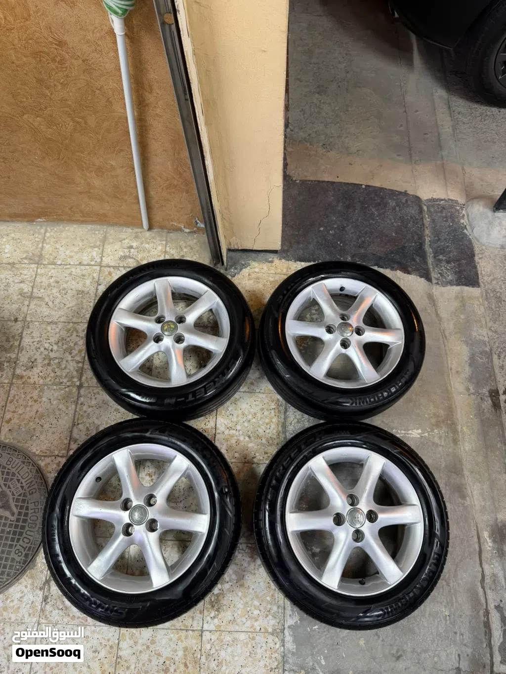 للبيع رنقات كورلا مقاس 15 التواير 185/60R15