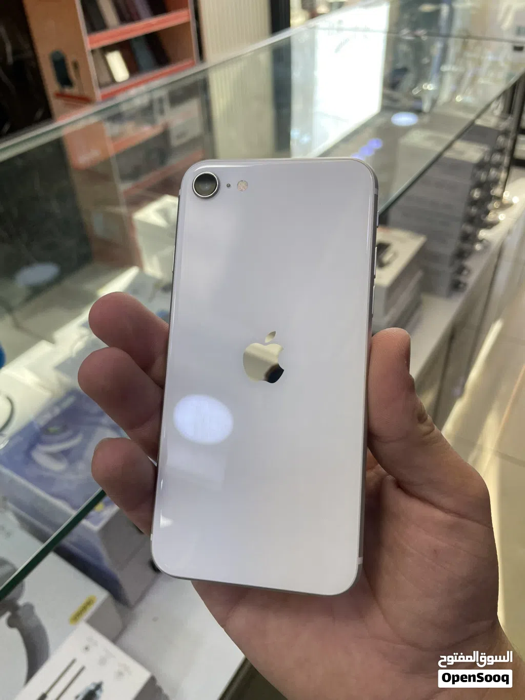 iPhone SE2 2020 - ios 26.5 - price 80JD