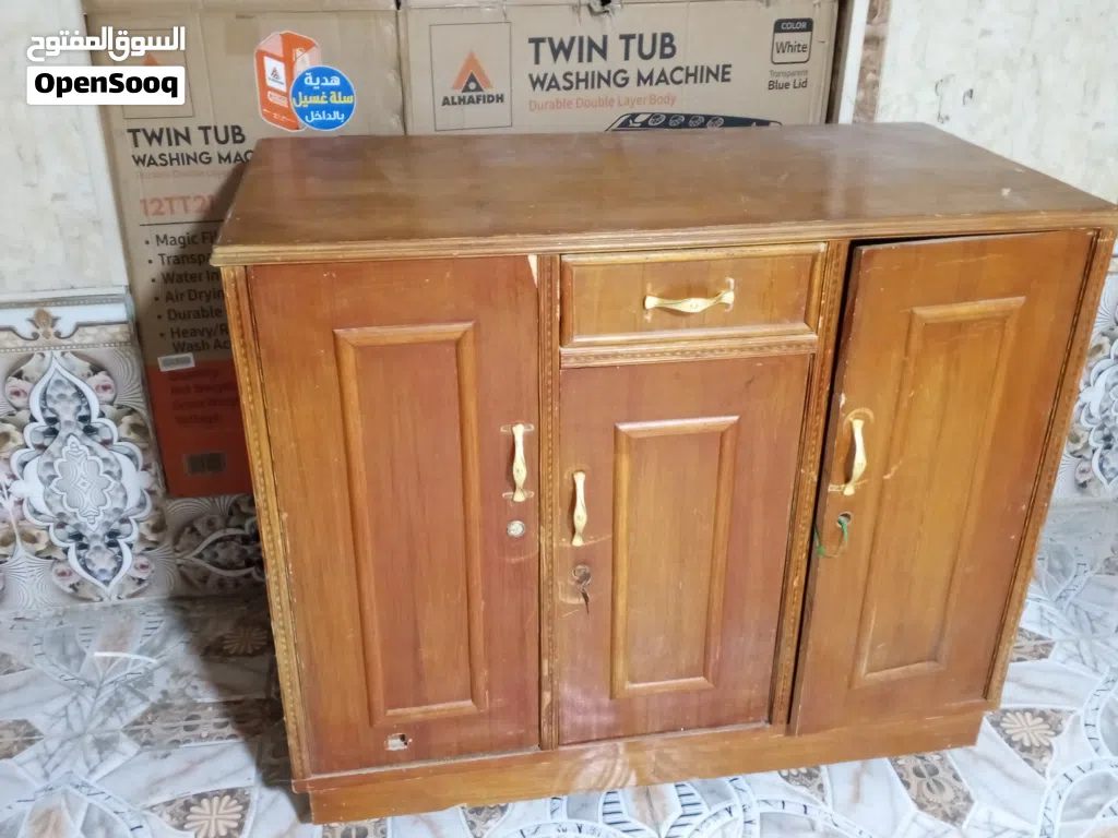 سلام عليكم بوفيه للبيع مستعمله سعر 80وبيه مجال بسيط حك الجيه