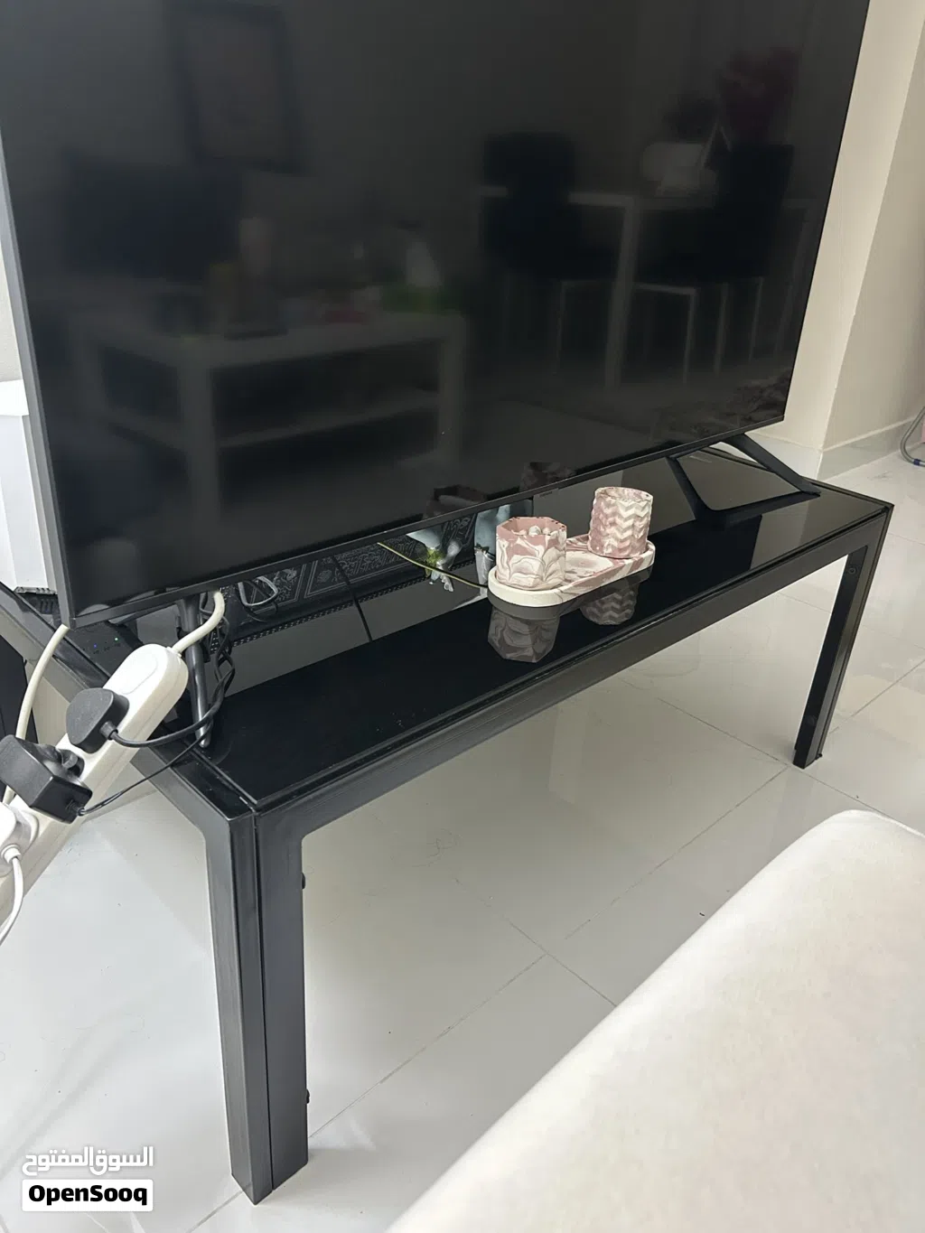 Tv table glass metal
