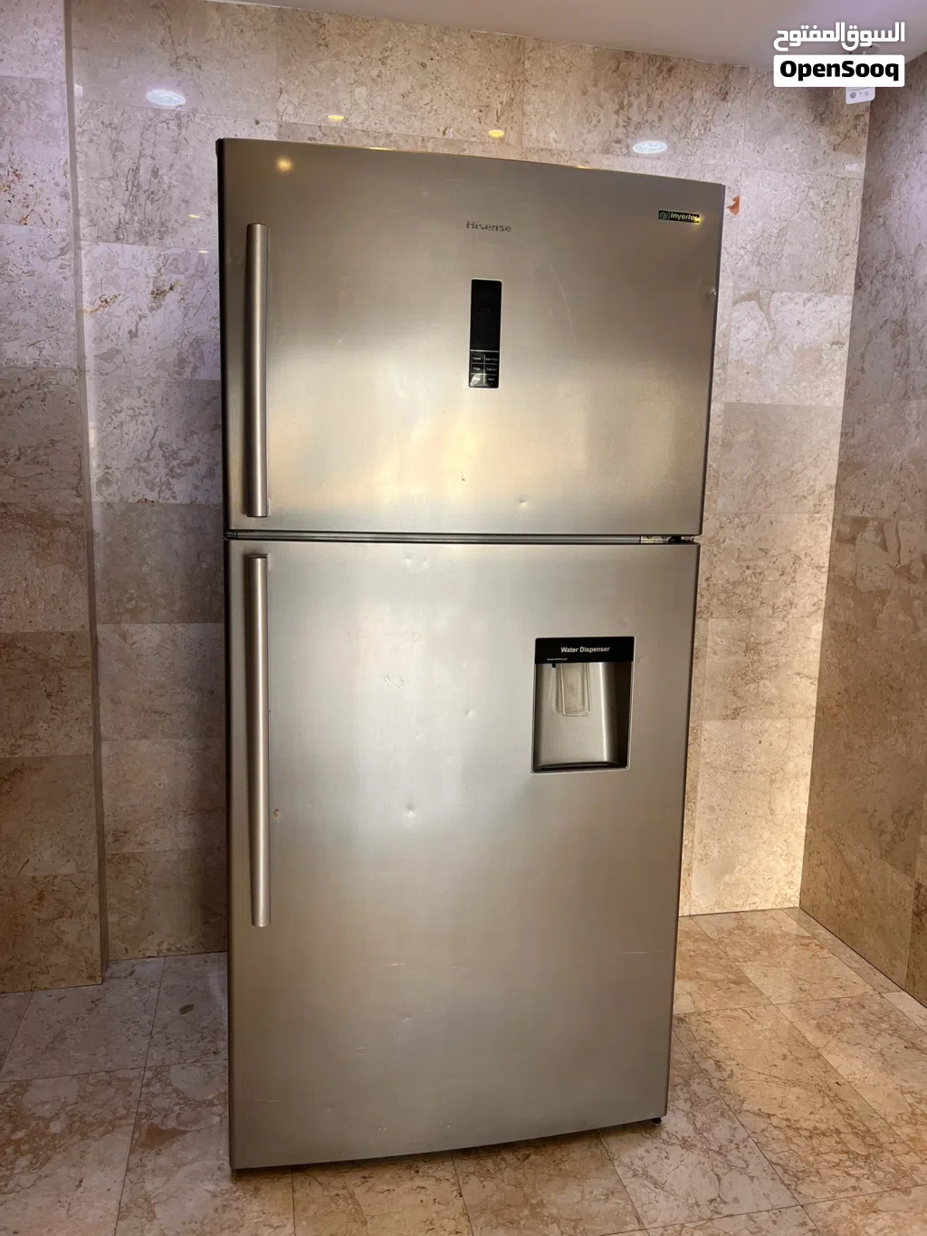 ثلاجة هايسنس (Hisense) للبيع - سعة كبيرة وحالة ممتازة A modern Hisense Inverter refrigerator