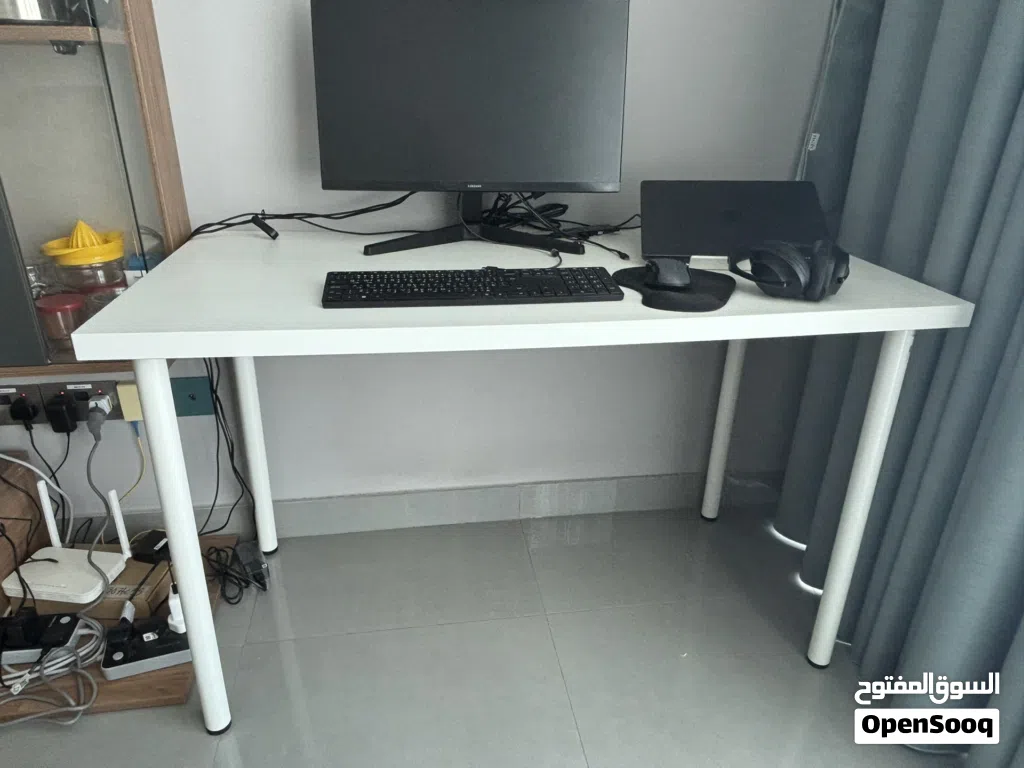 مكتب ايكيا مقاس 120 × 60 سم بحالة ممتازة جدًا. IKEA Desk 120x60 cm for Sale
