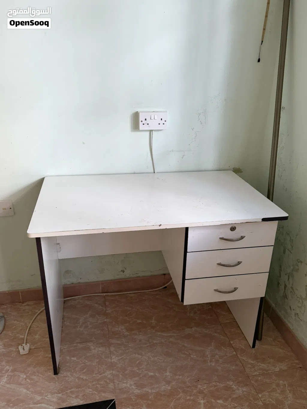 طاولة مستعملة